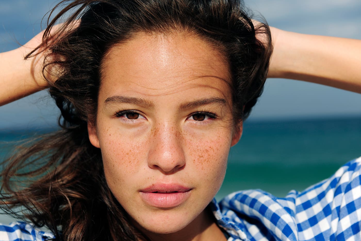 Taches de rousseur semi-permanentes : Succombez au look solaire 3 Taches de rousseur portrait